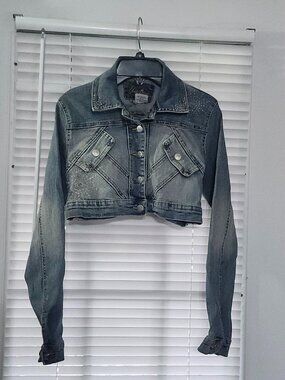 Younquie womans crop jean jacket  size junior M